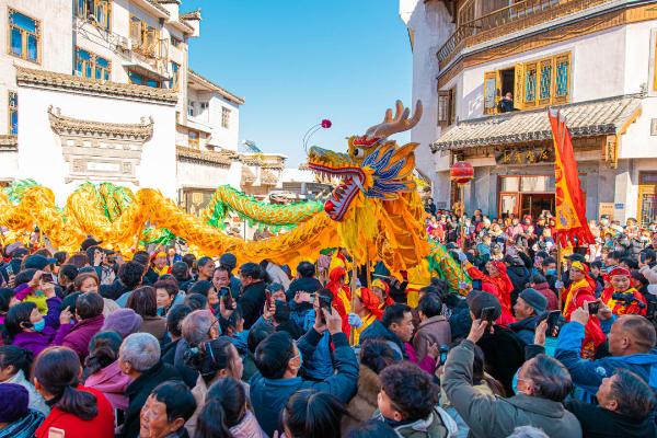 黟縣：“黟起趣過年”非遺市集開市